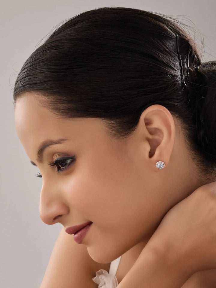Quene R-Cut Skyblue Silver Stud Earrings