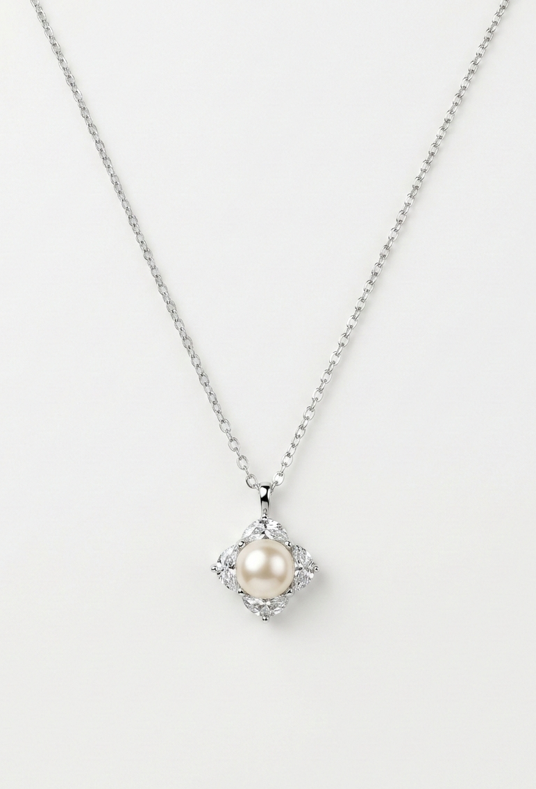 Silver Quene Pearl Pendant