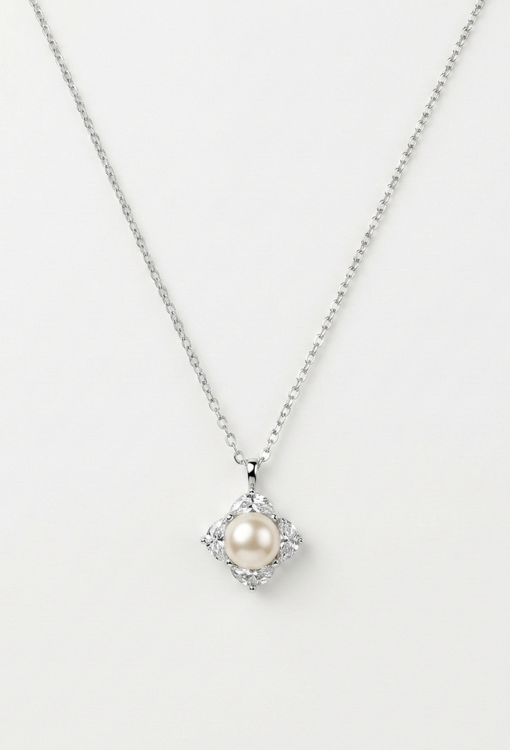 Silver Quene Pearl Pendant