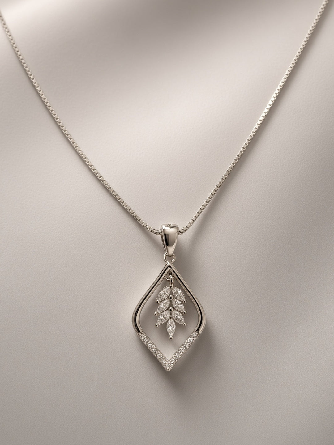 925 Silver Dyna Leaf Pendant