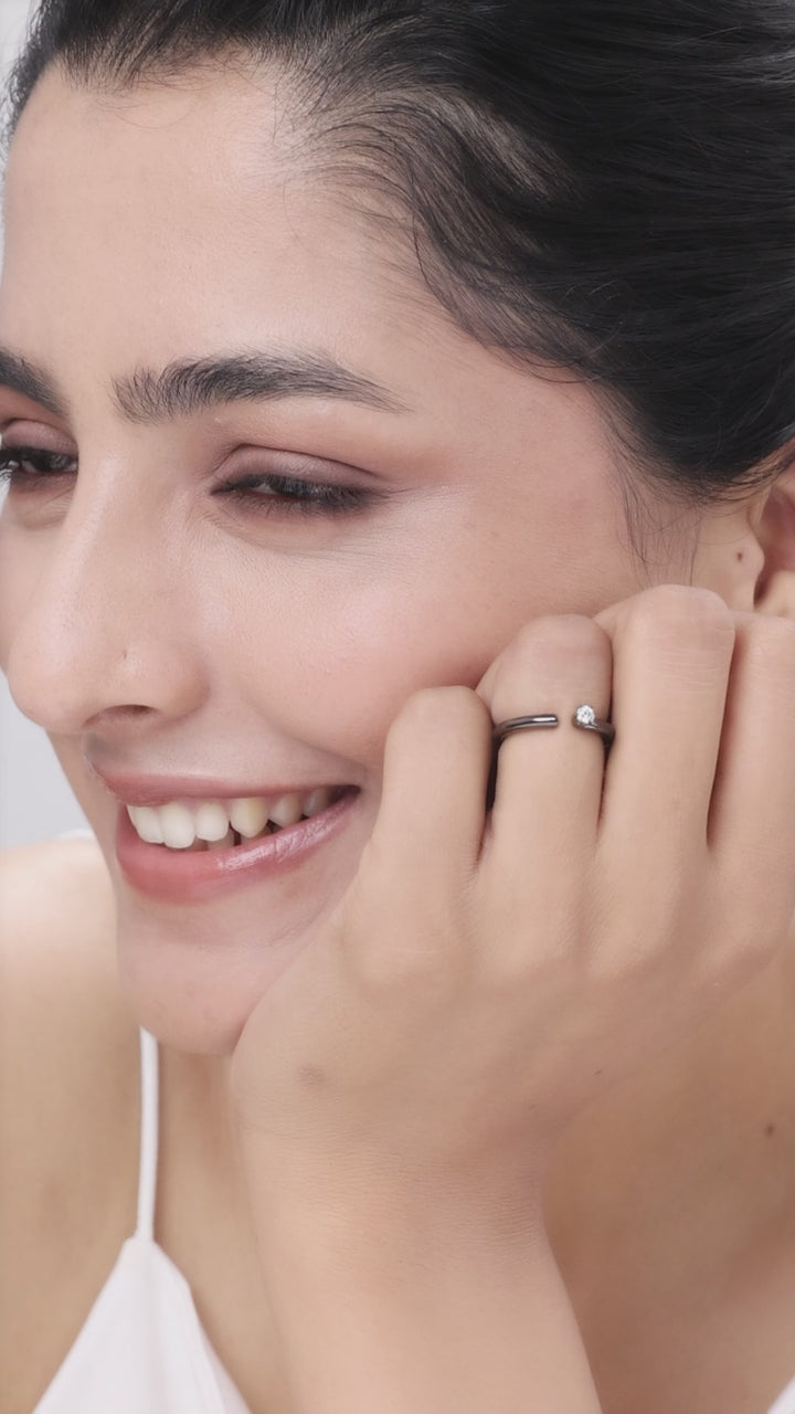 Black Silver Queen Ring